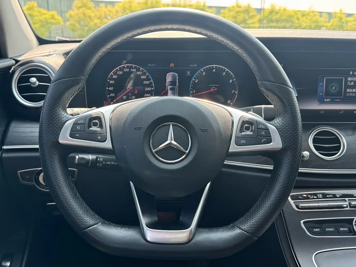 Mercedes-Benz E-Class 2018 Facelift E 200 L Sport фото 13