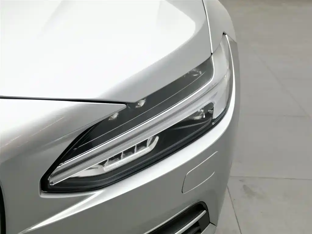 VOLVO S90 PLUG IN HYBRID