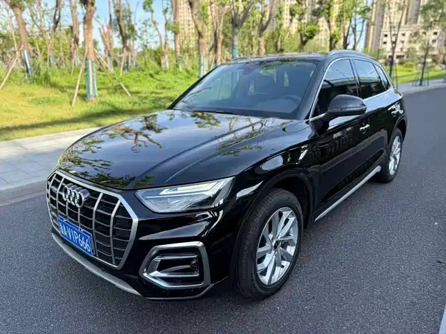 Audi Q5L 2024 Model 40 TFSI Luxury Elegance — фото 1