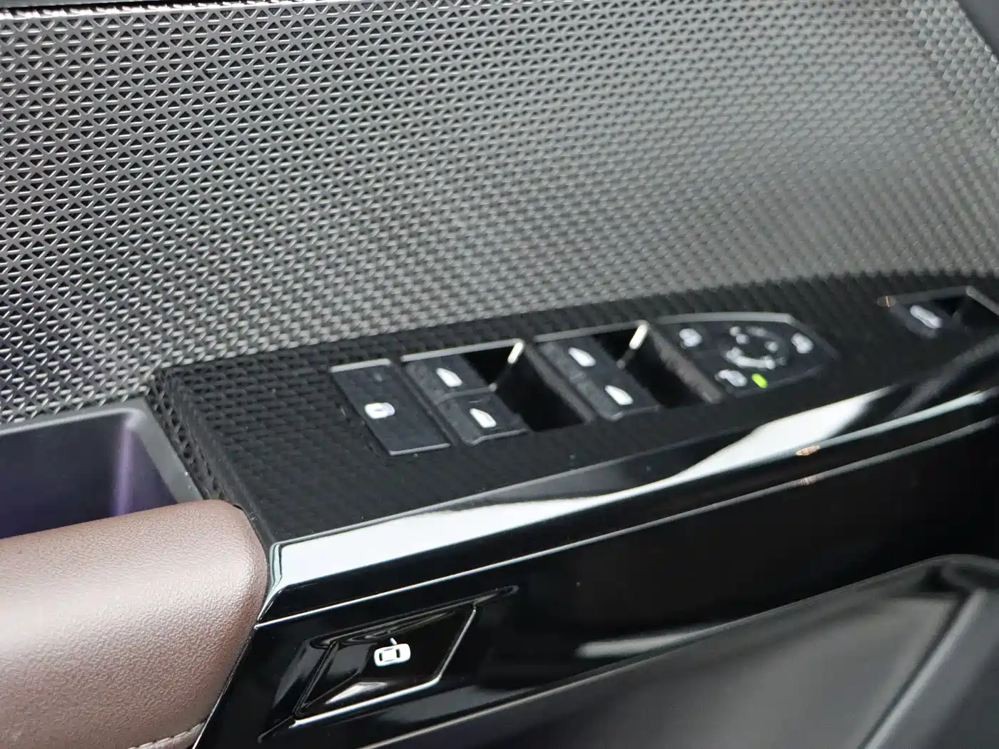 BMW 7 Series 2023 Model 735Li Luxury Package фото 20