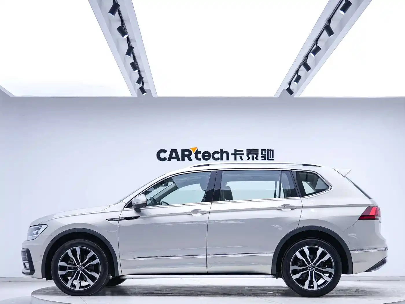 Volkswagen Tiguan L 2021 330TSI Automatic 2WD R-Line Premium фото 3