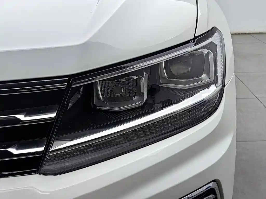 صورة 7 - Volkswagen Tiguan L