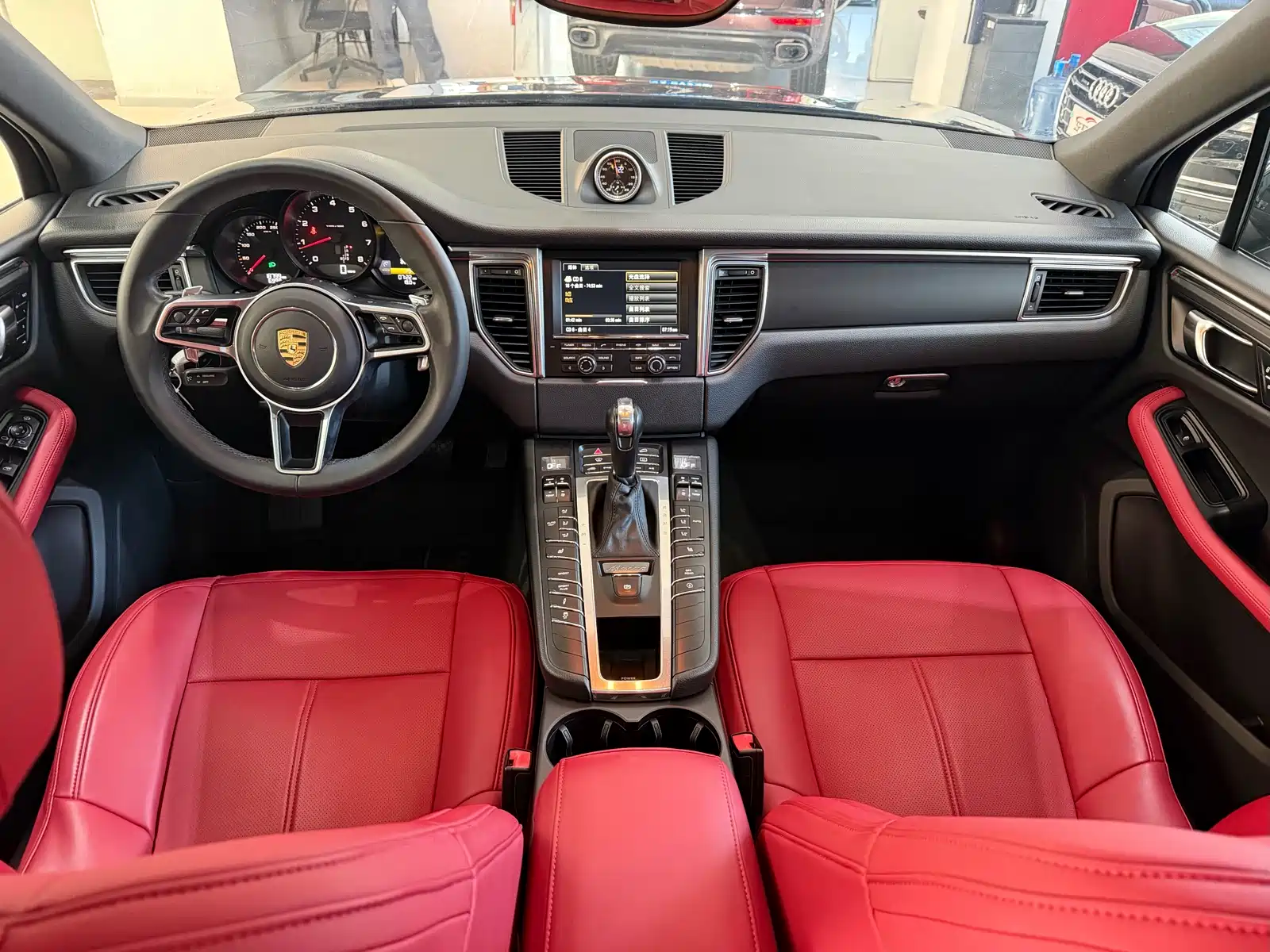 Photo 7 - Porsche Macan