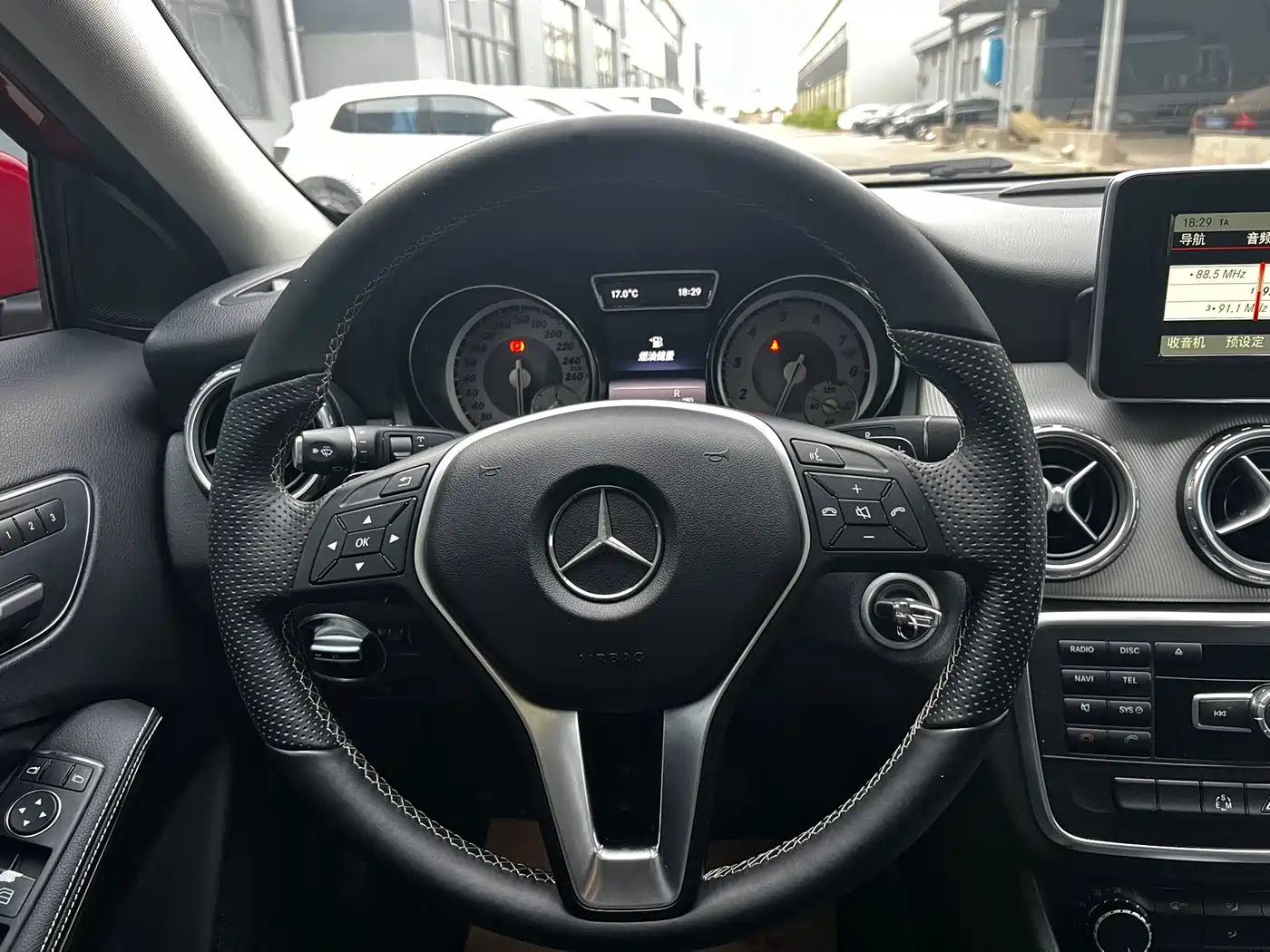 Mercedes-Benz GLA 2015 GLA 200 Dynamic фото 7