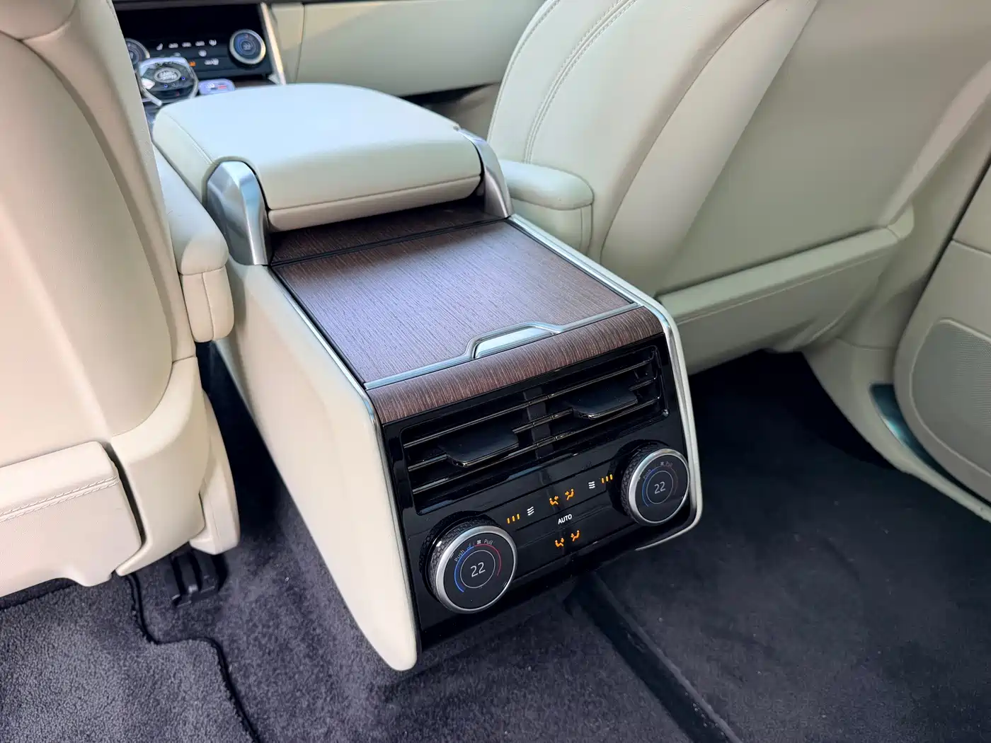Land Rover Range Rover 2023 2023 3.0 L6 400PS Genesis Extended Version