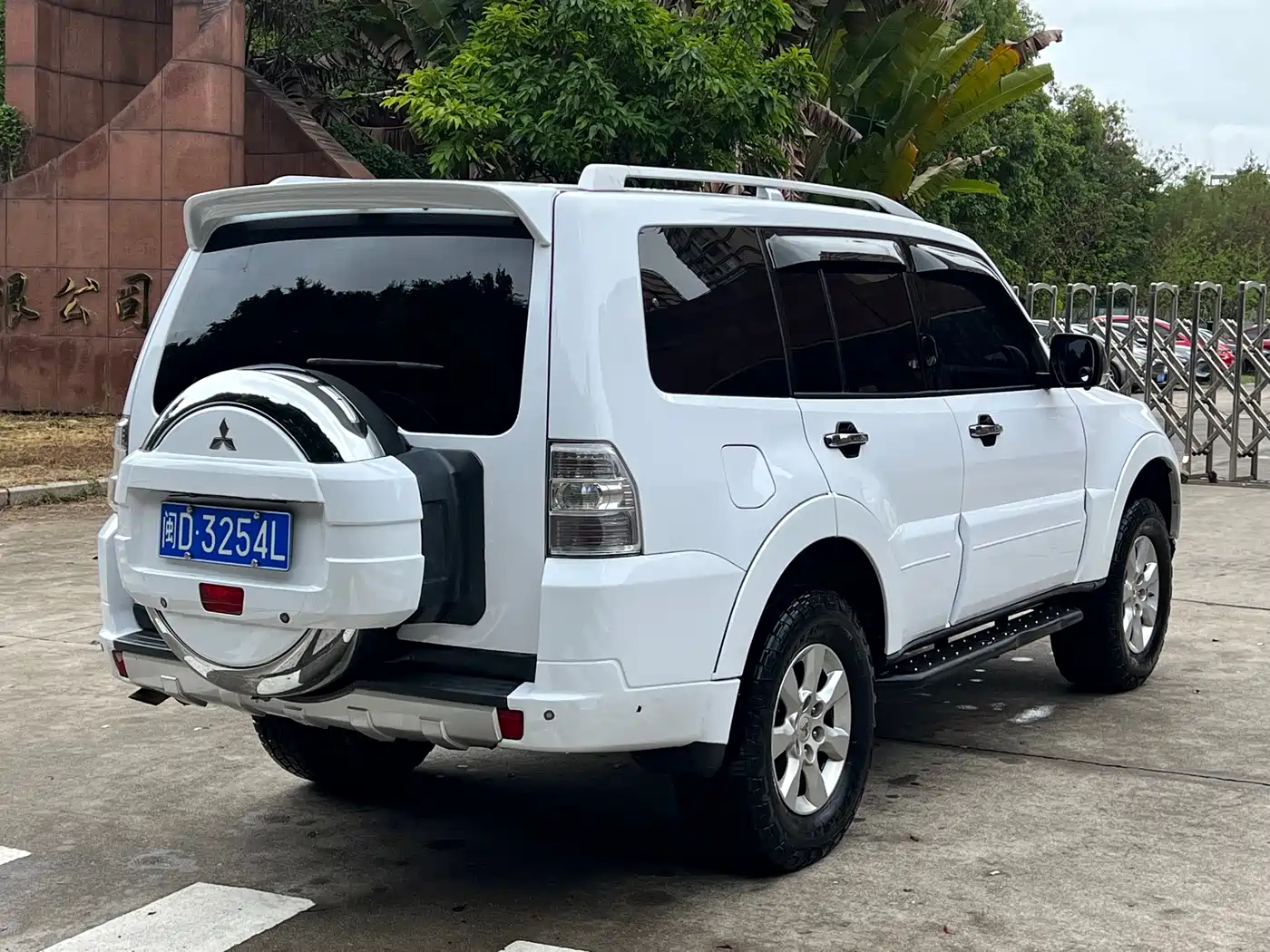 Mitsubishi Pajero (Import) 2009 3.8L 5-Door Premium фото 4