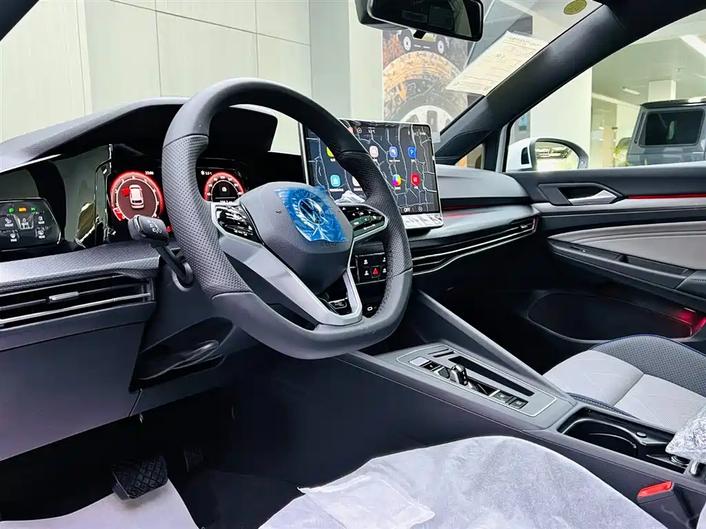 Volkswagen Golf 2025 Facelift 300TSI R-Line фото 8