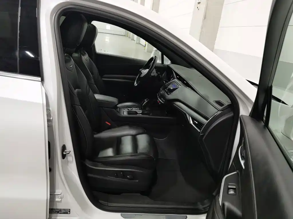 Photo 23 - Cadillac XT4