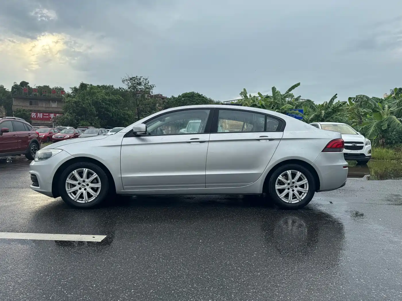 Qoros 3 2014 2014 Sedan 1.6L Manual Deluxe