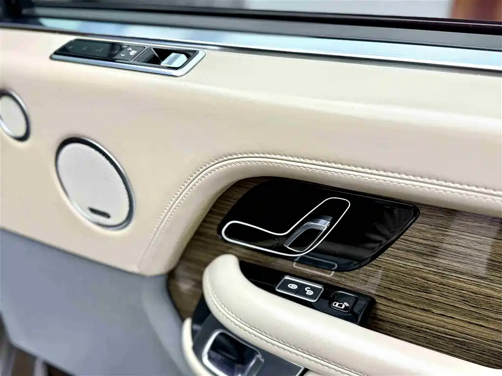 Land Rover Range Rover 2018 3.0 SC V6 Vogue SE Genesis Extended Edition фото 16