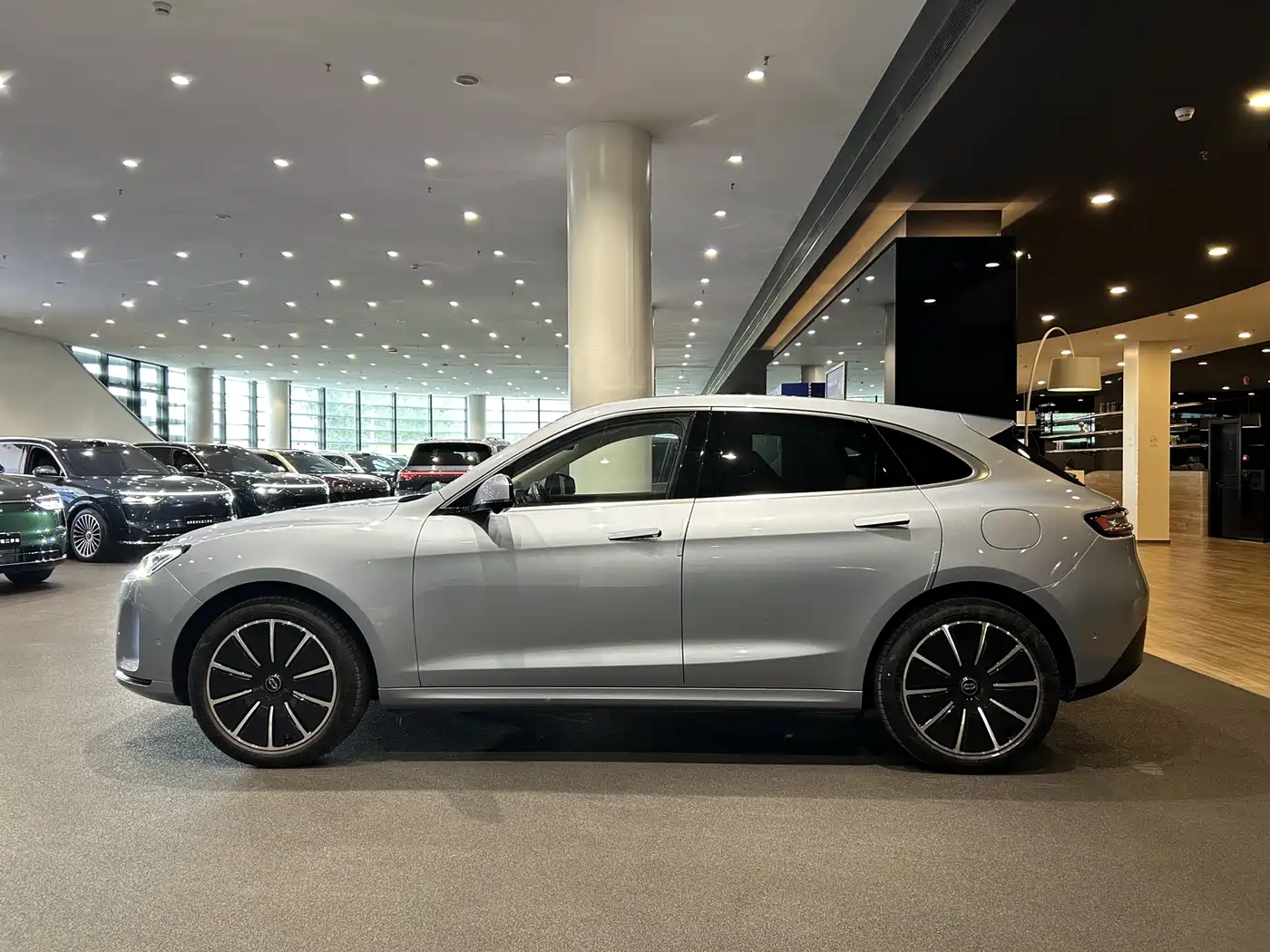 AITO Wenjie AITO M5 2022 Extended Range AWD Flagship фото 4