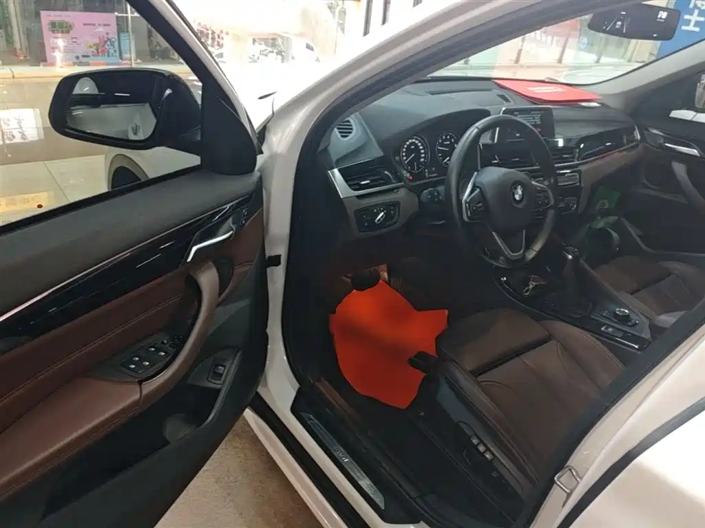 BMW X1 2018 sDrive18Li Premium Model фото 16