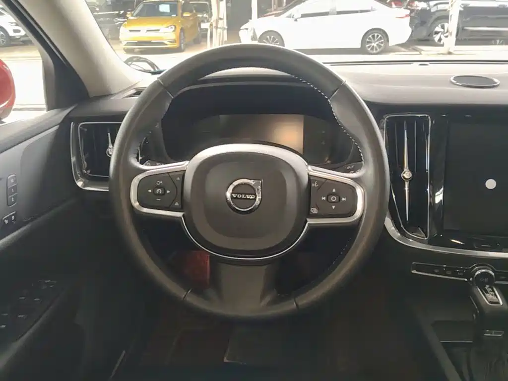 Фото 11 - Volvo S60