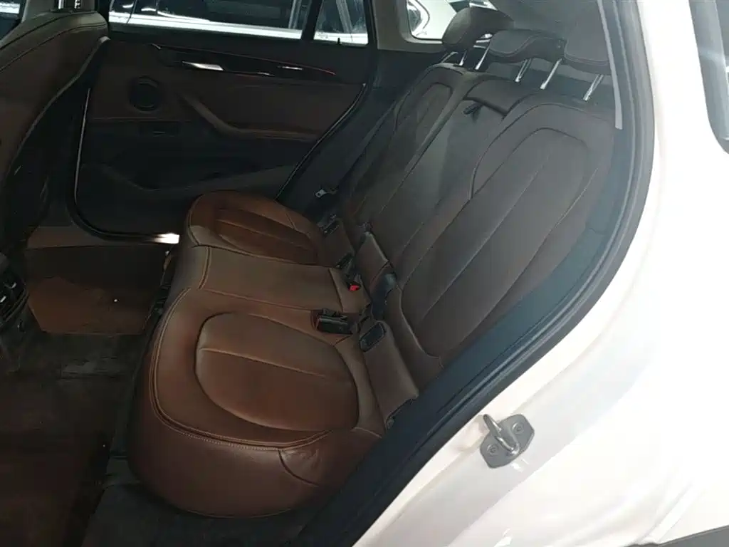 BMW X1 2018 sDrive18Li Premium Model фото 17