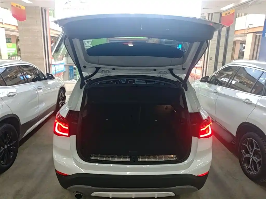 BMW X1 2018 sDrive18Li Premium Model фото 19