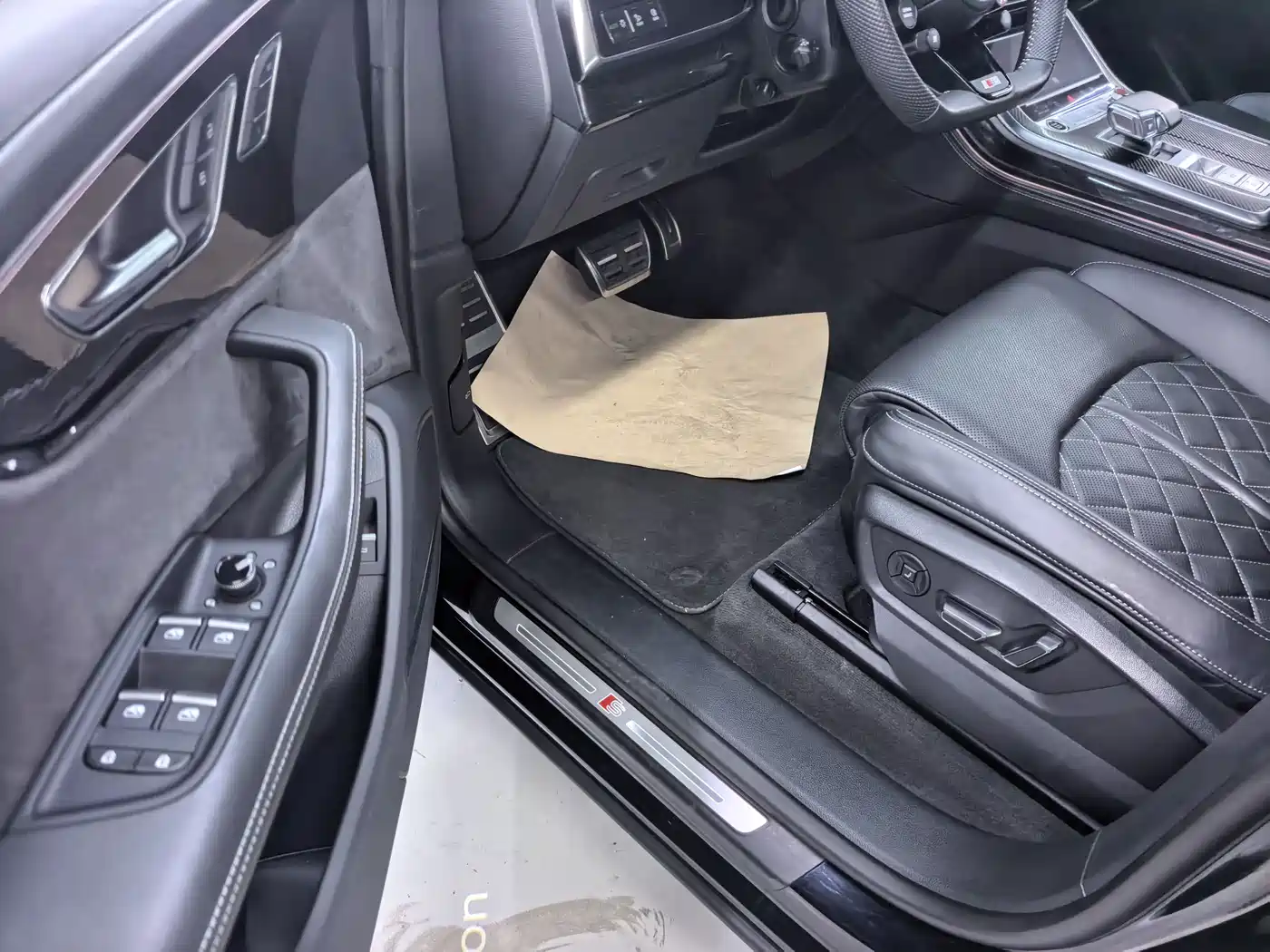 Audi Q8 2021 Model 55 TFSI Exclusive Dynamic фото 5