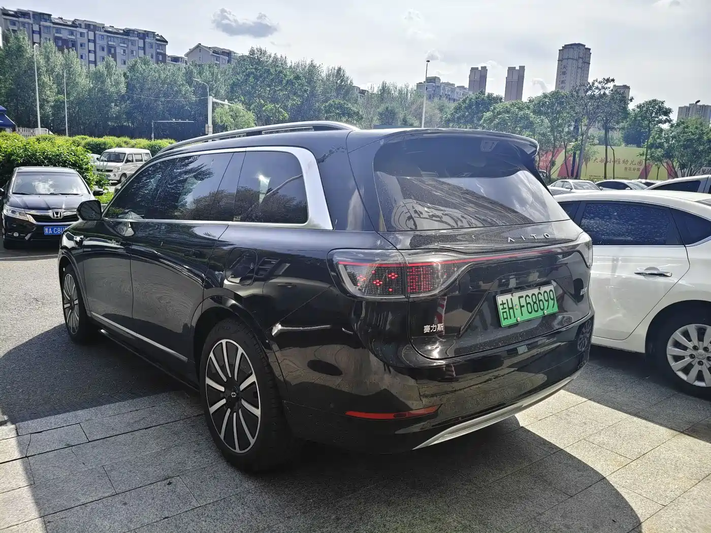 AITO Wenjie AITO M9 2025 Extended Range Ultra 52kWh 6-Seater фото 9