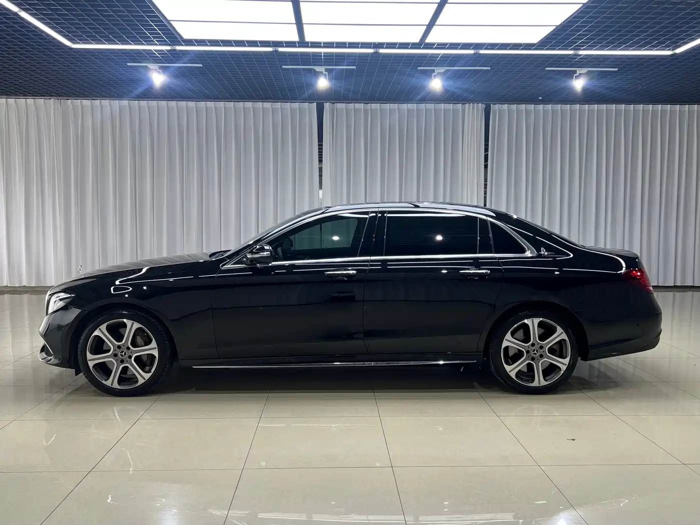 Mercedes-Benz E-Class 2017 E 320 L Sport 4MATIC фото 3