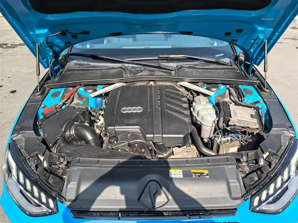 Фото 23 - Audi A4 (Import)