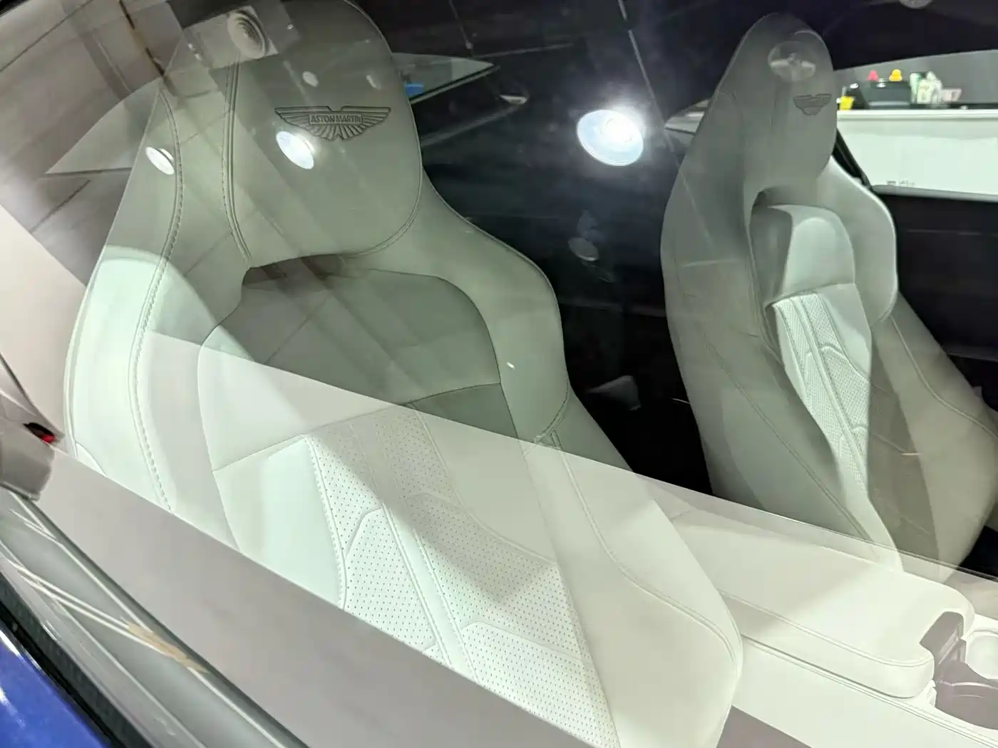 Aston Martin V8 Vantage 2024 4.0T V8 Coupe фото 10
