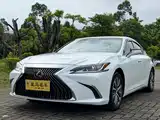 Фото 1 - Lexus ES