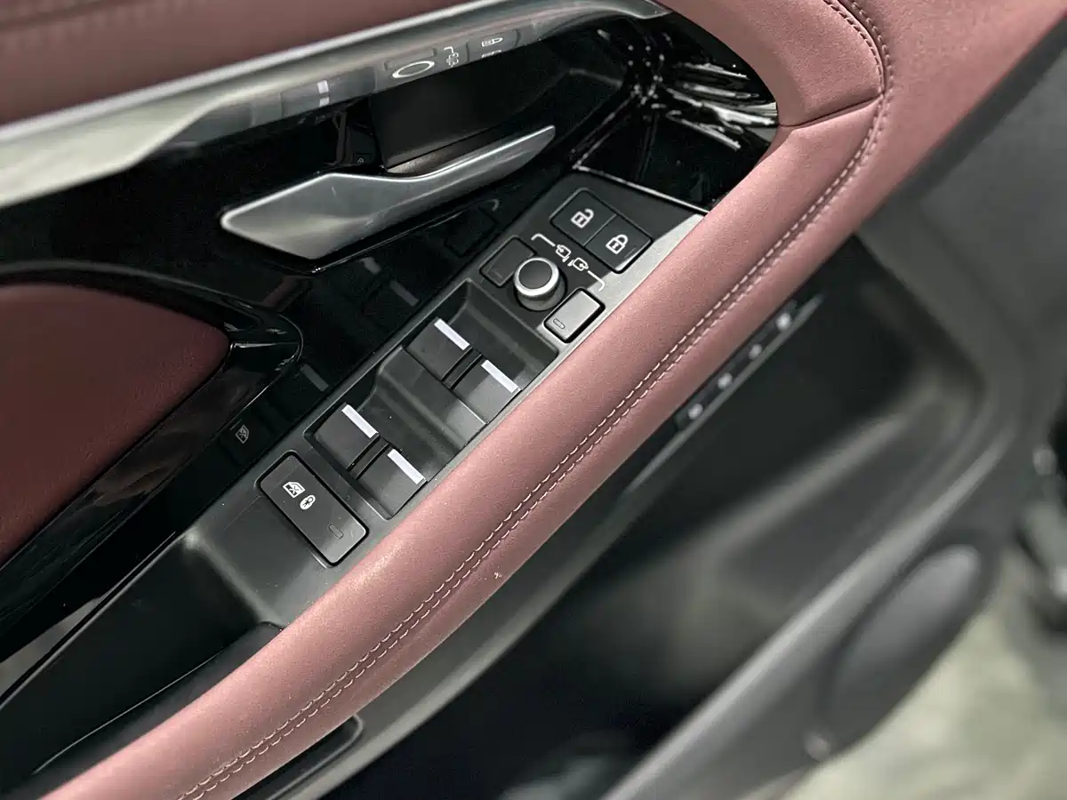 Land Rover Range Rover Evoque 2022 Range Rover Evoque L 249PS R-Dynamic Luxury Edition фото 22