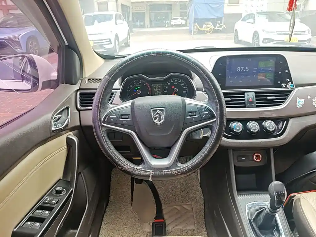 Baojun 310W 2018 2017 1.5L Manual Fashion Edition (China V)