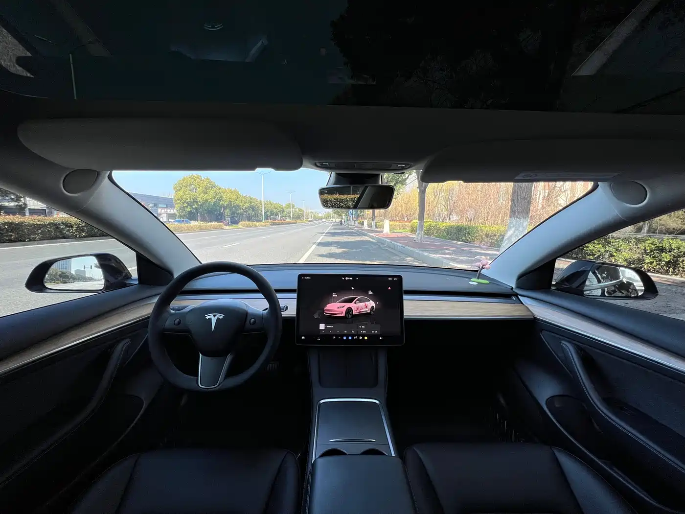 TESLA MODEL 3