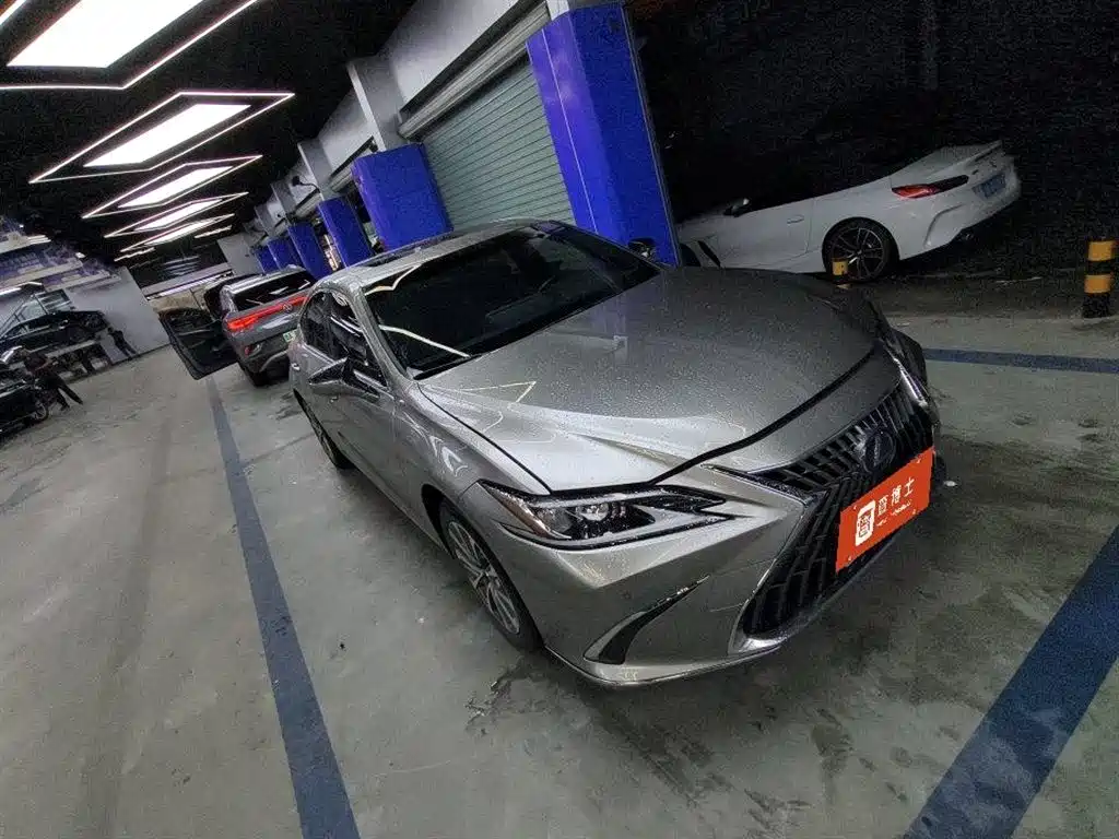 Lexus ES 2021 300h Excellence Edition фото 2