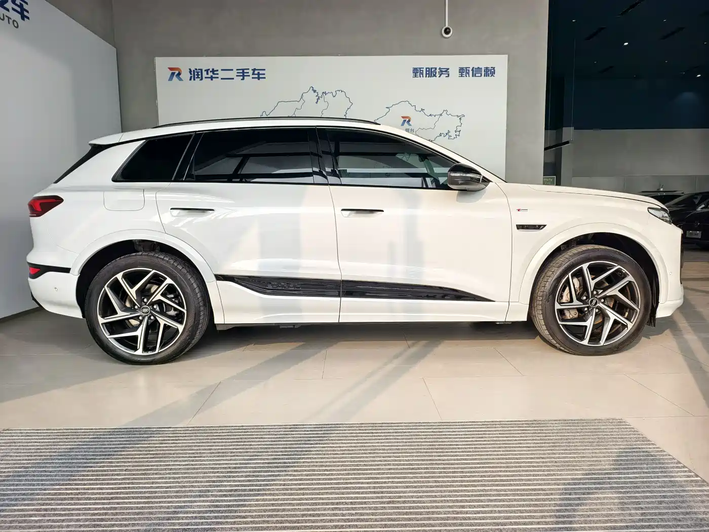 Audi Q6L e-tron фото 3