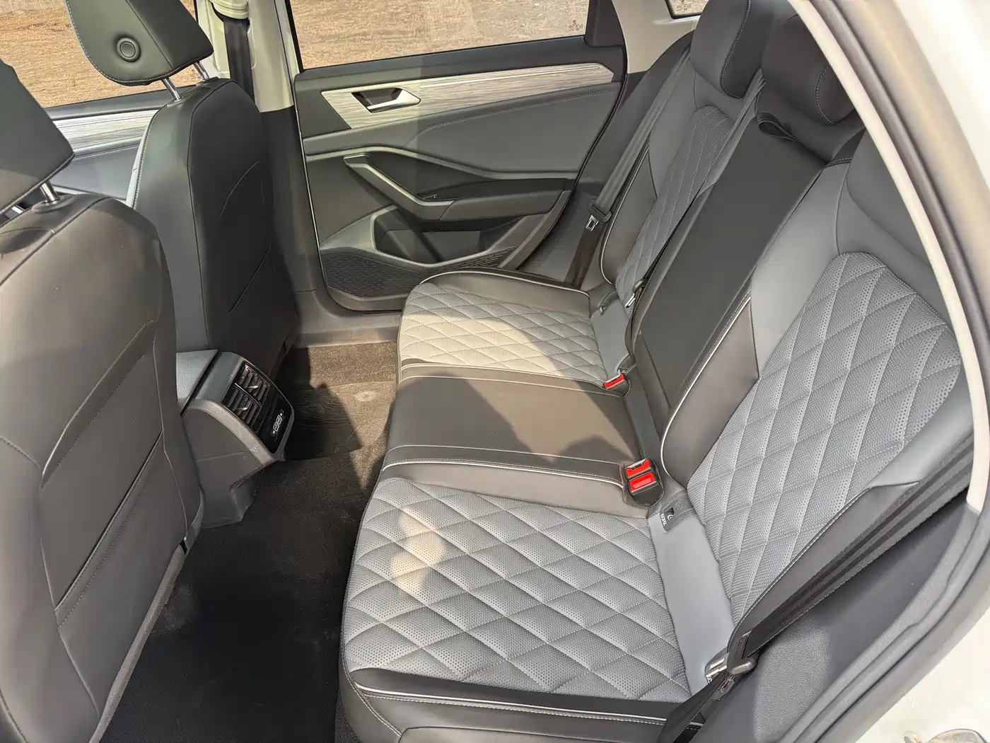 Volkswagen Sagitar 2023 Model Year 280TSI DSG Surpass Edition фото 9