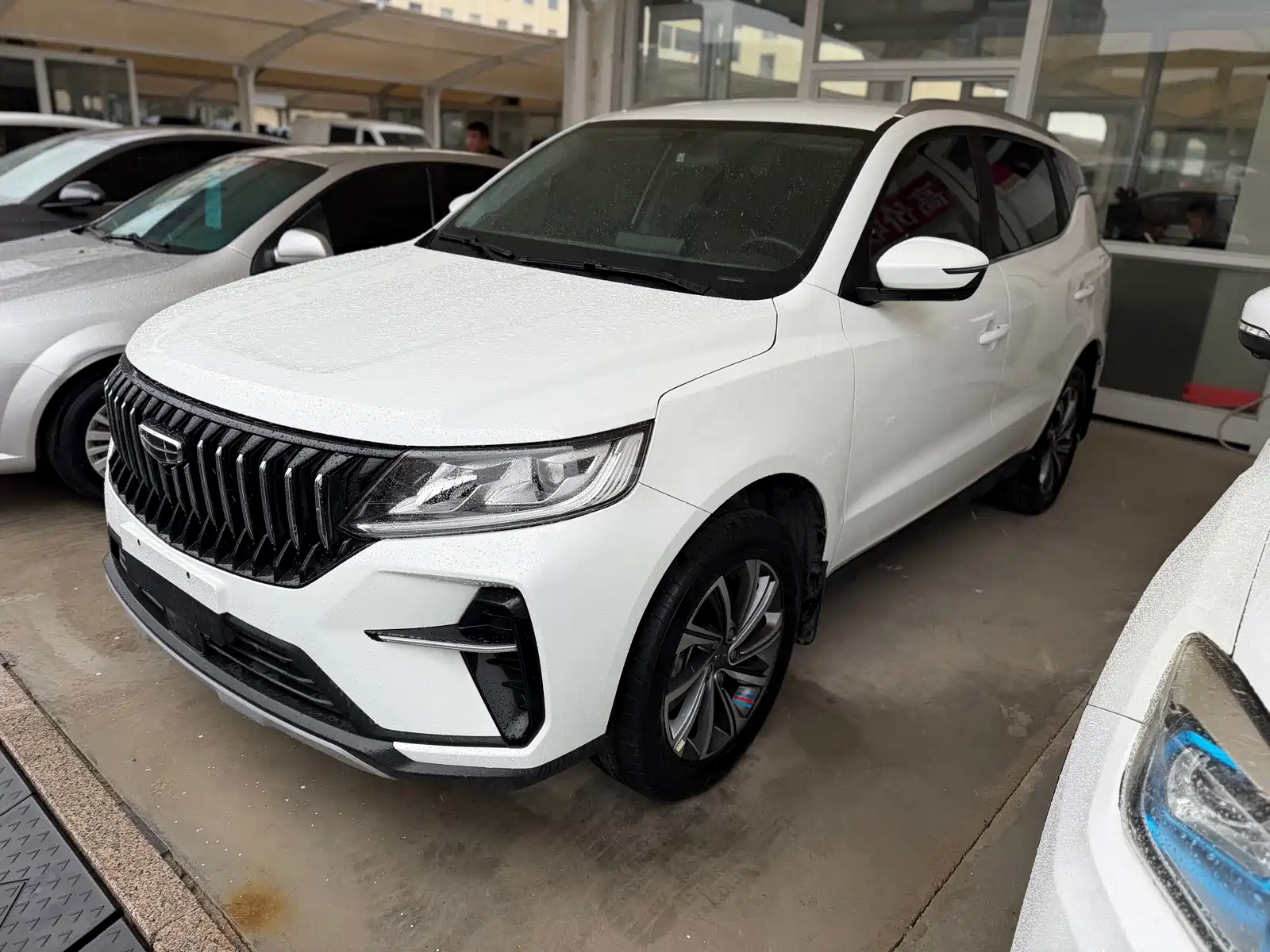 Photo 1 - Geely Emgrand X6