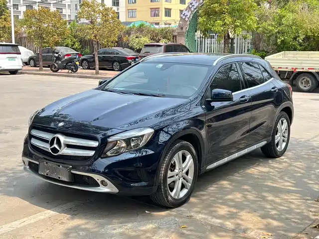 MERCEDES-BENZ GLA