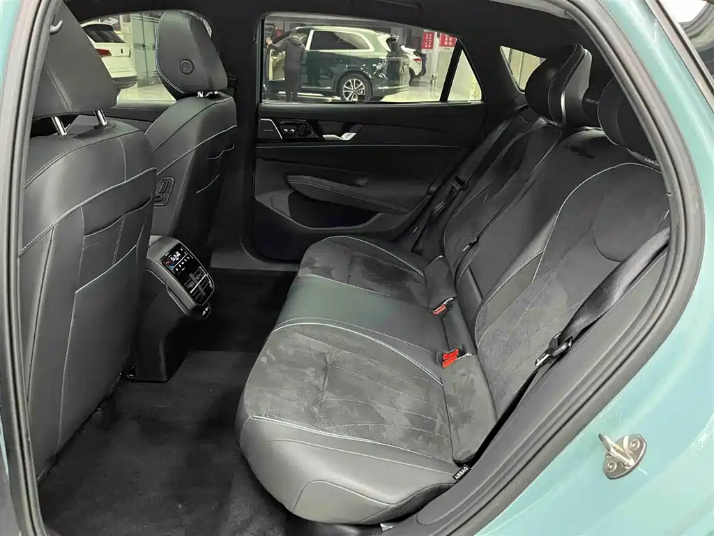 Volkswagen Passat 2025 Model Pro 380TSI Starlight Dragon Premium Edition фото 14