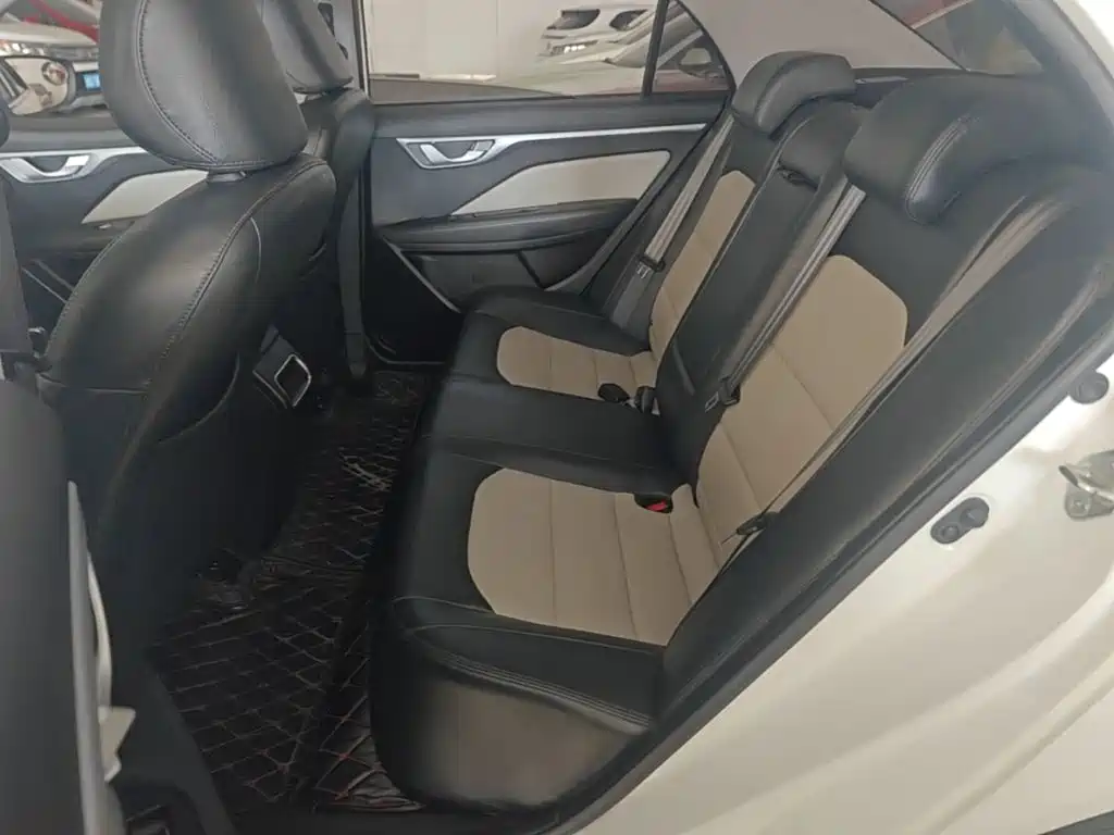 Фото 17 - Geely Vision