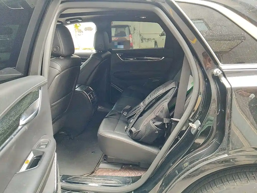 Фото 18 - Cadillac XT5