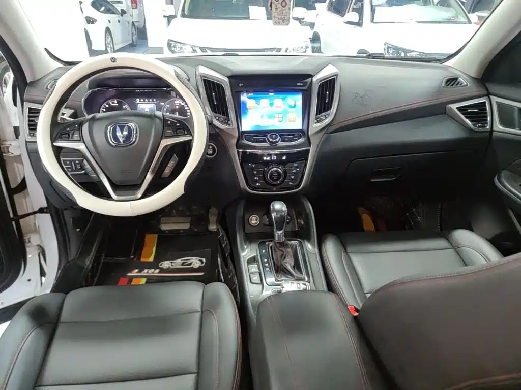 Фото 10 - Changan CS75
