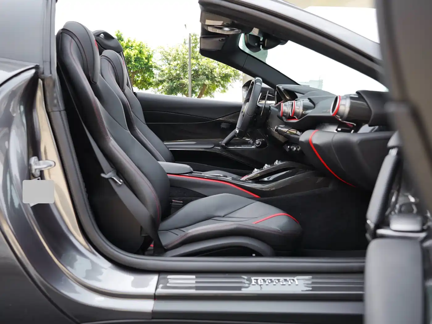 Photo 12 - Ferrari 812