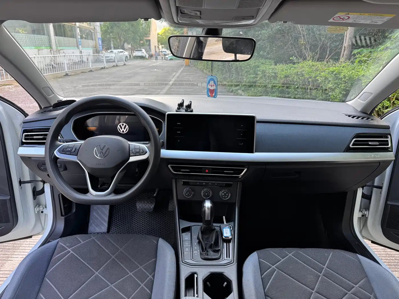 Volkswagen Lavida 2024 Model 1.5L Automatic Full Comfort Edition фото 13