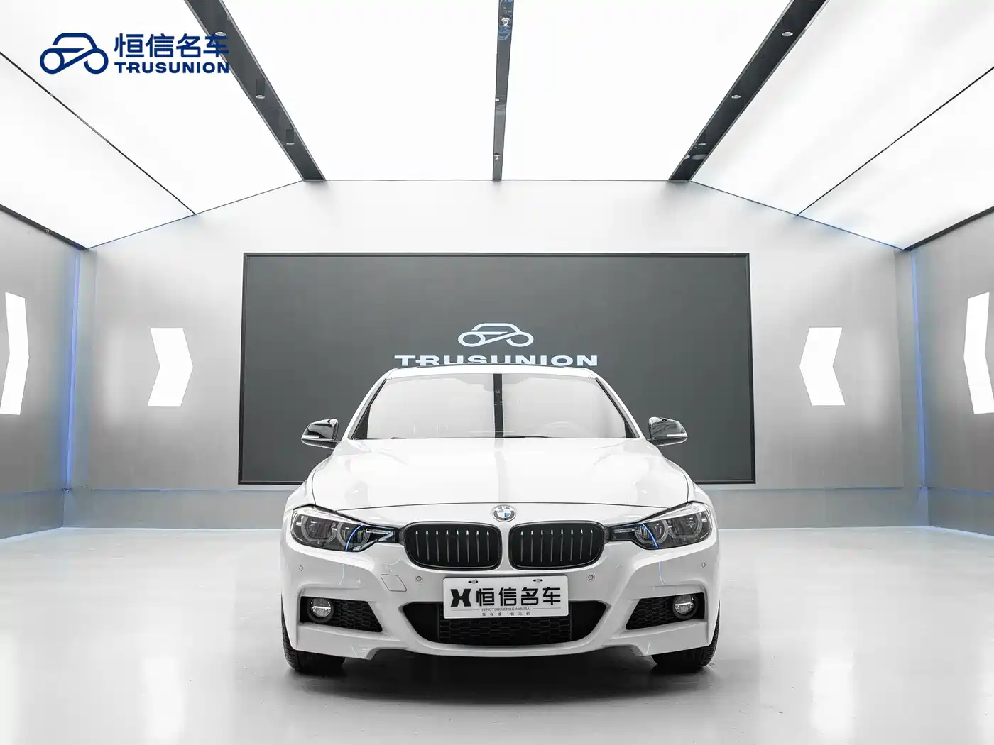BMW 3 Series 2018 320i M Sport Black Night Edition фото 2