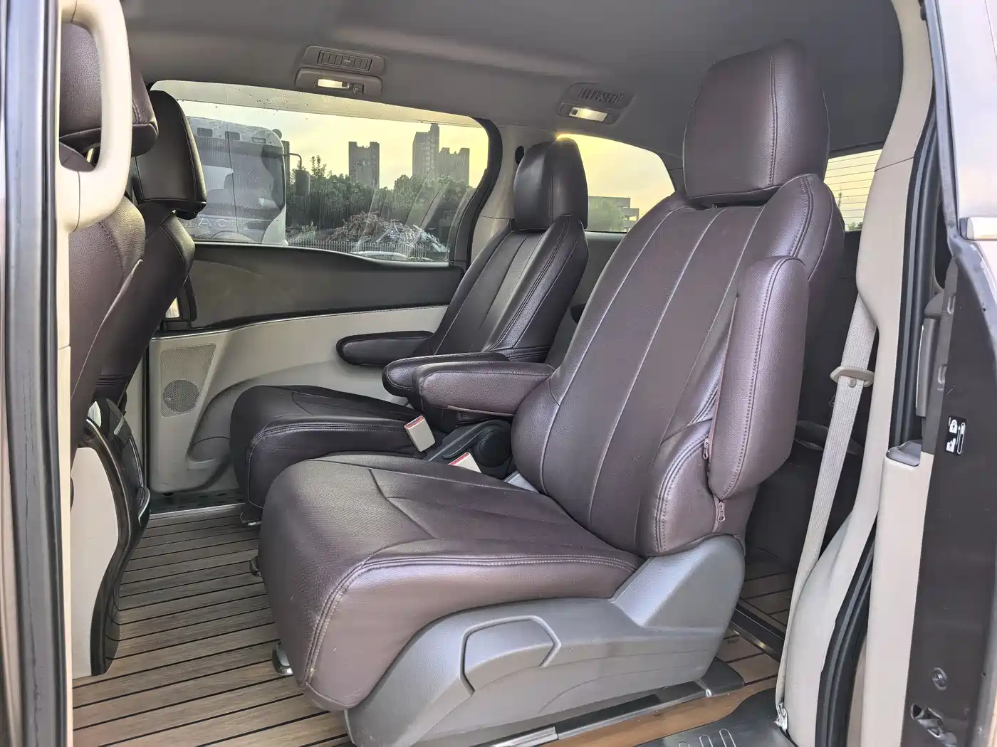 Buick GL8 2013 2.4L CT Luxury Business Comfort Edition фото 6