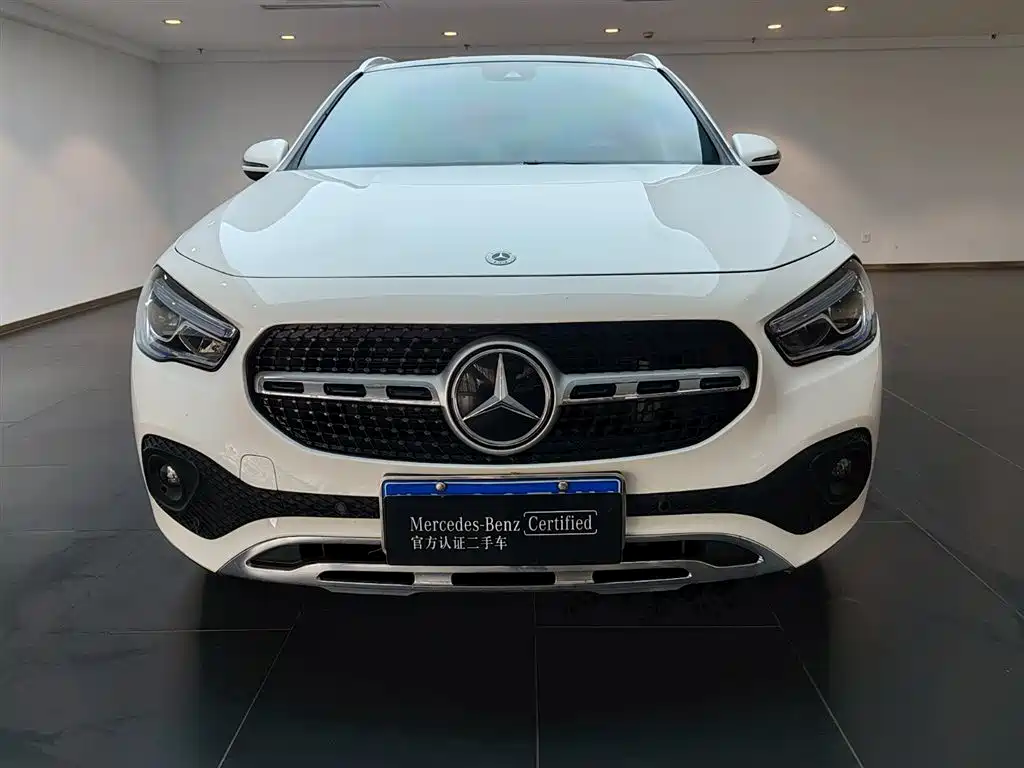 MERCEDES-BENZ GLA