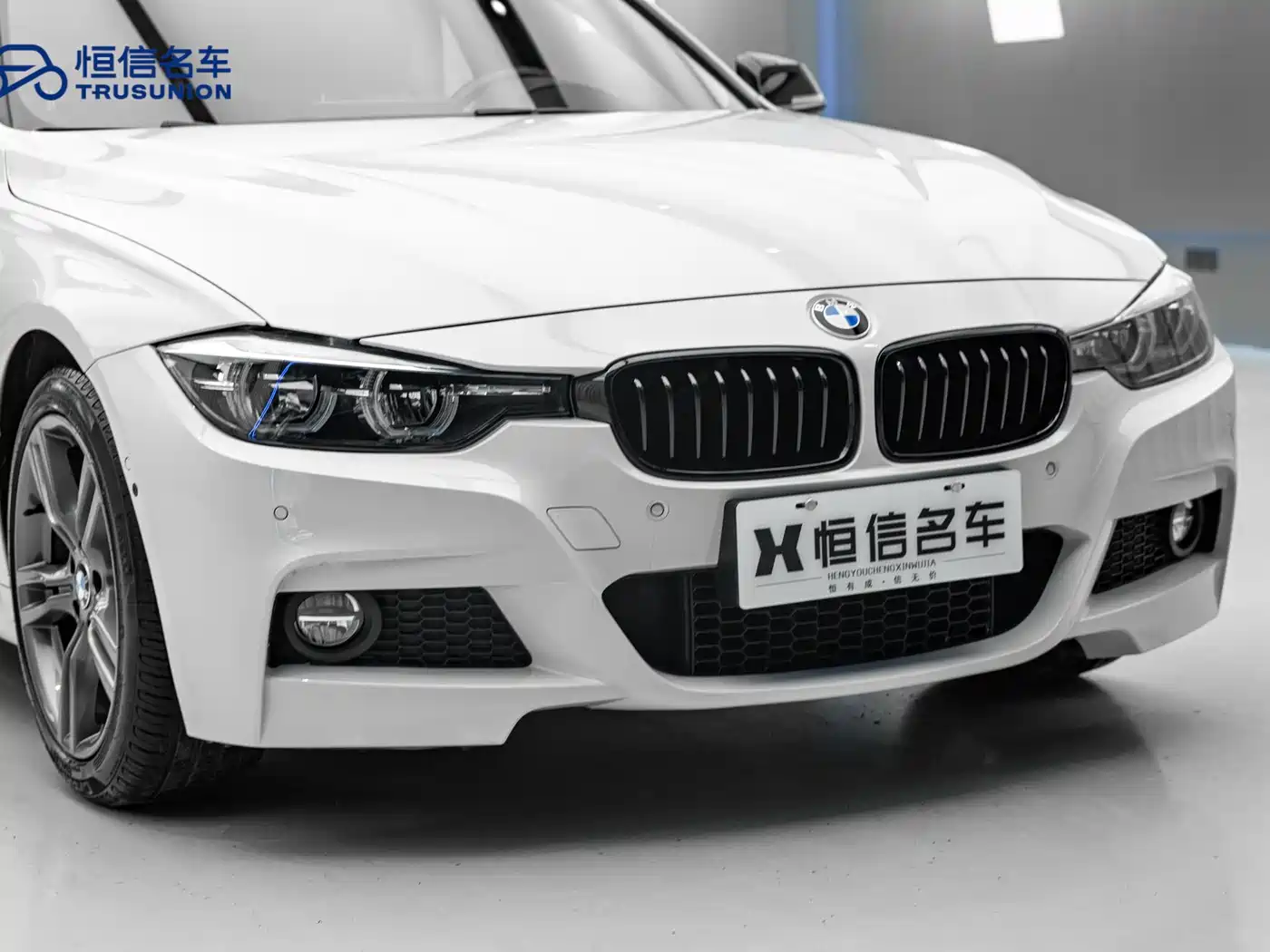 BMW 3 Series 2018 320i M Sport Black Night Edition фото 8