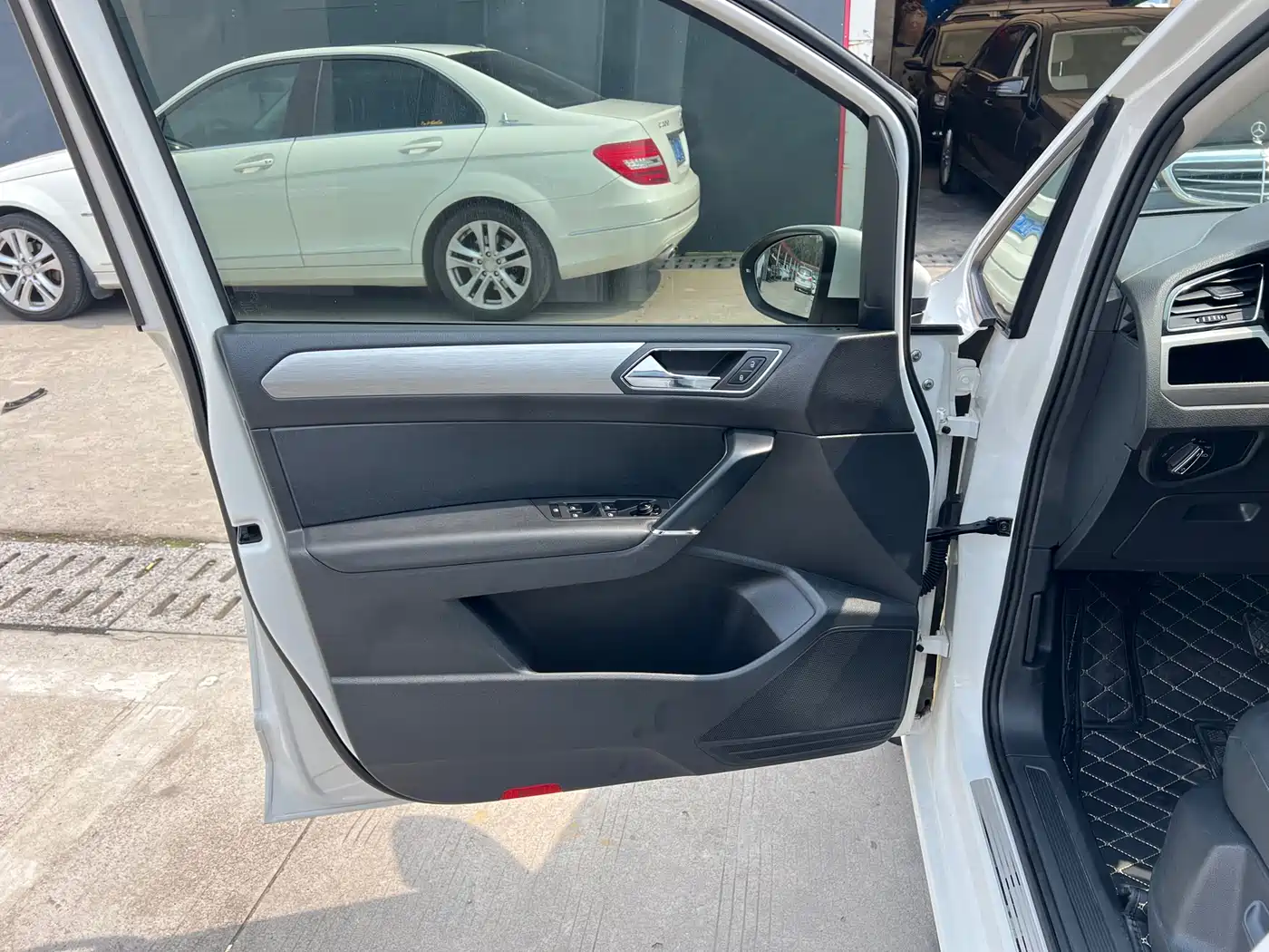 Volkswagen Touran 2016 Touran L 280TSI DSG Luxury фото 6
