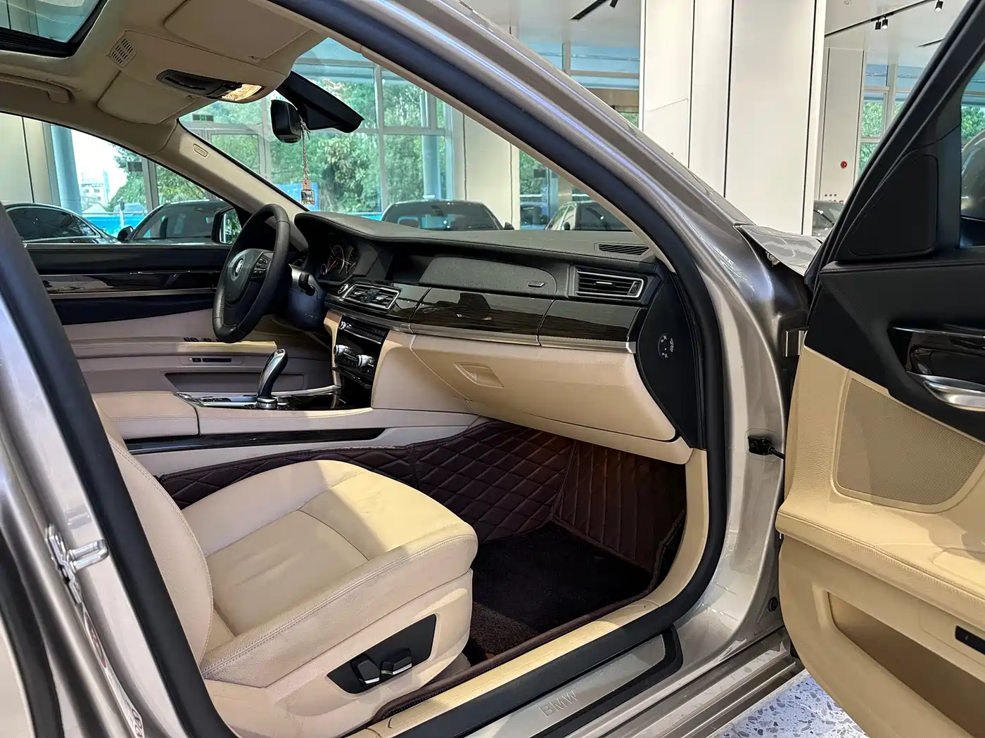BMW 7 Series 2011 730Li Elegance фото 12