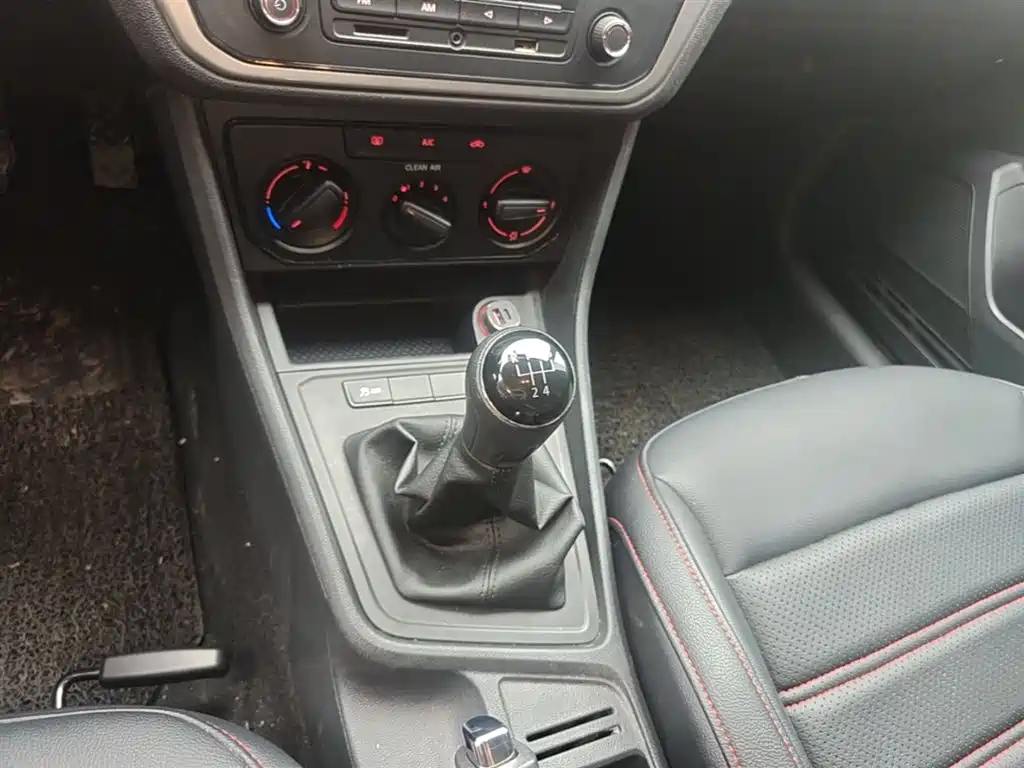 Volkswagen Lavida 2017 1.6L Manual Trend Edition фото 14
