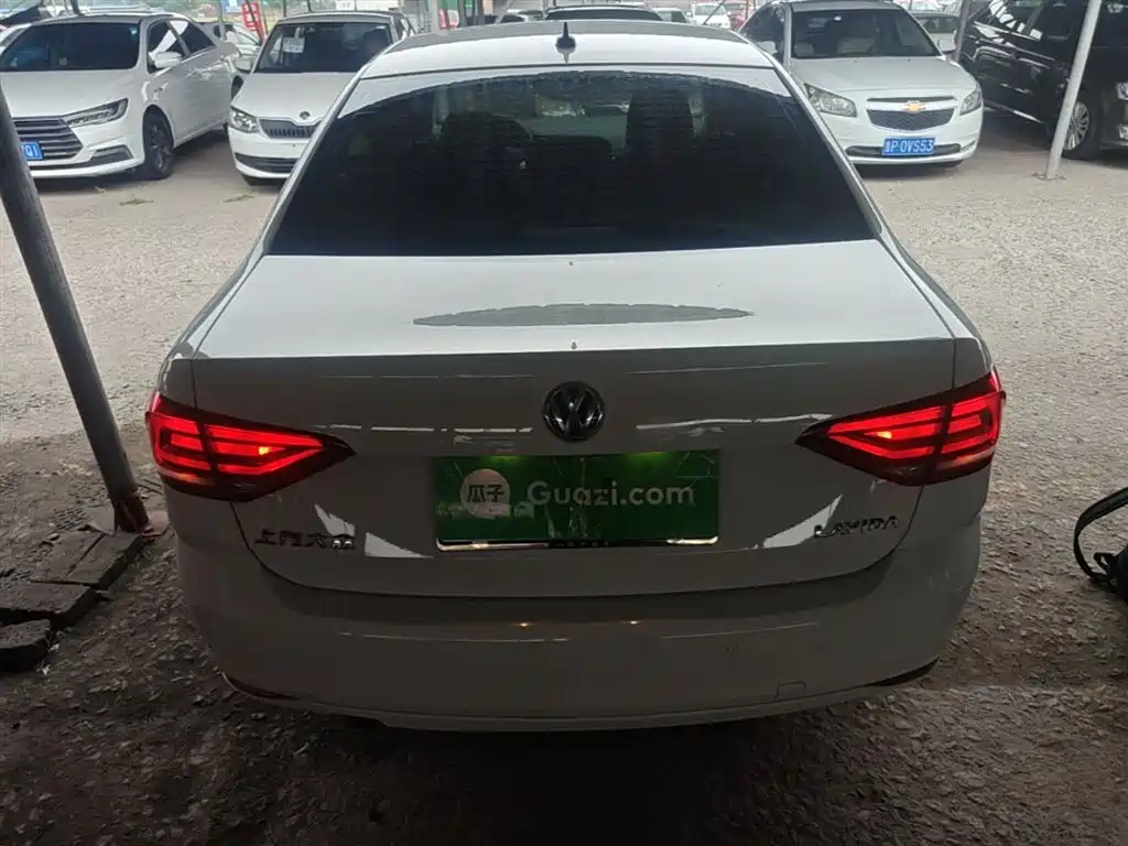 Volkswagen Lavida 2017 1.6L Manual Trend Edition фото 6