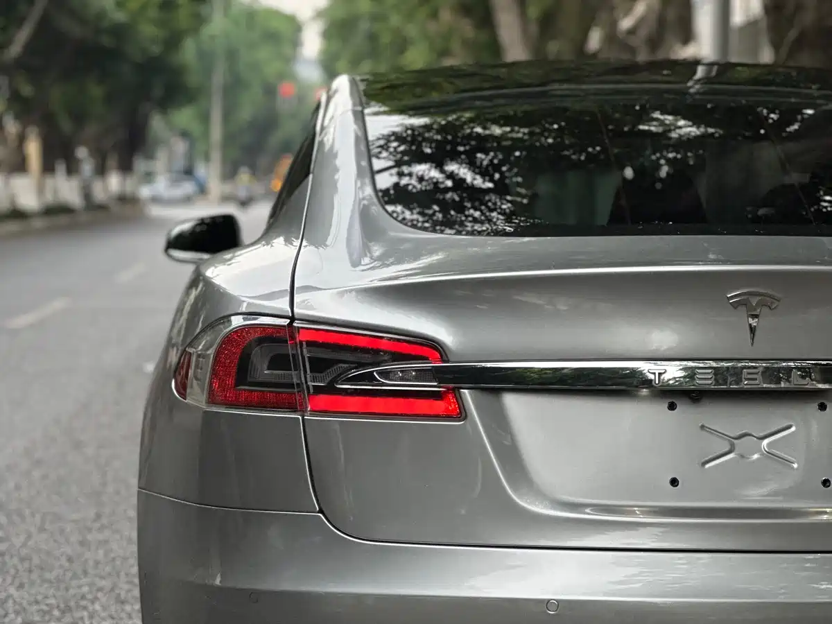 TESLA MODEL S