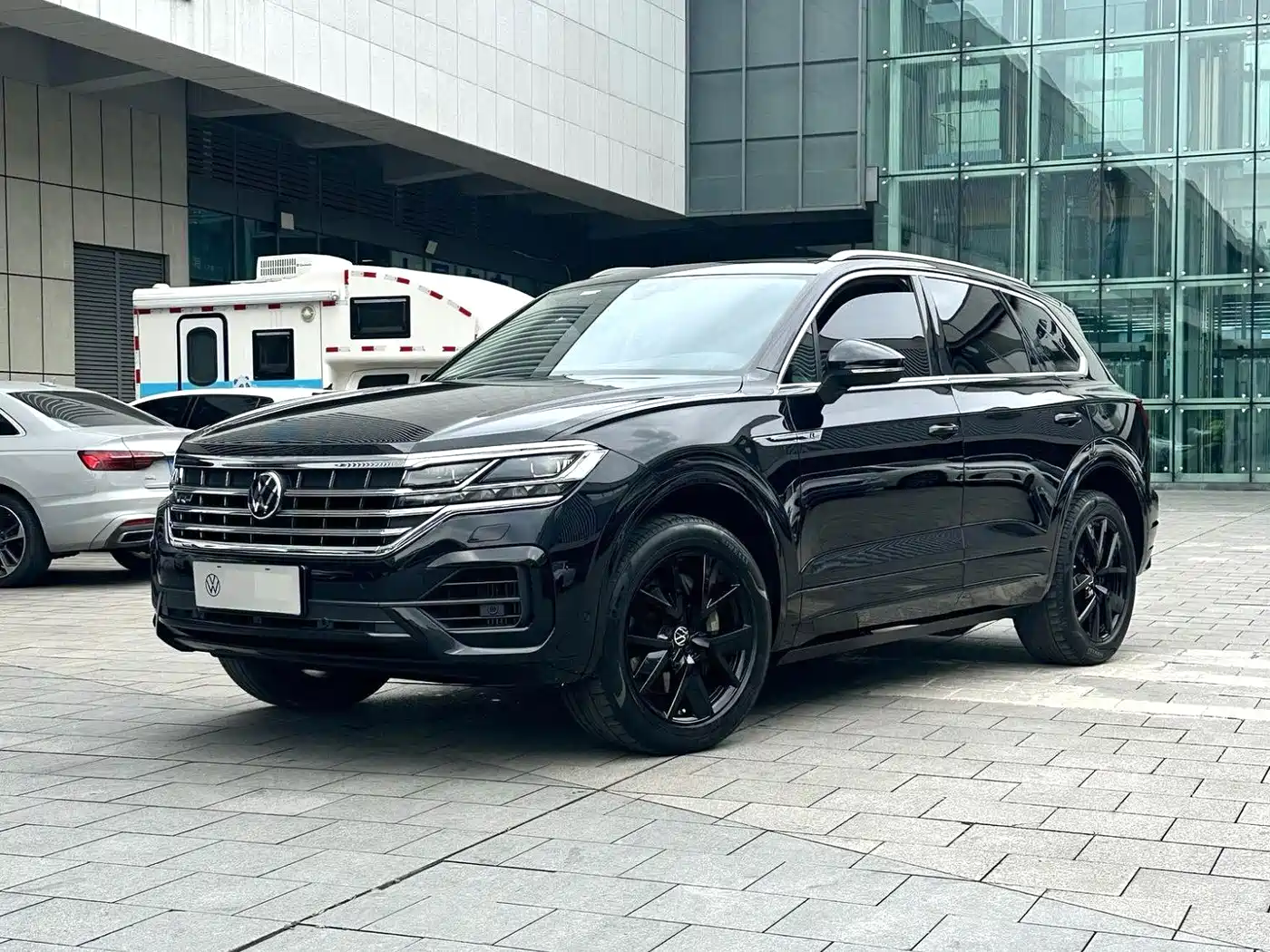 Volkswagen Touareg 2021 3.0TSI R-Line Classic Sport Package фото 6