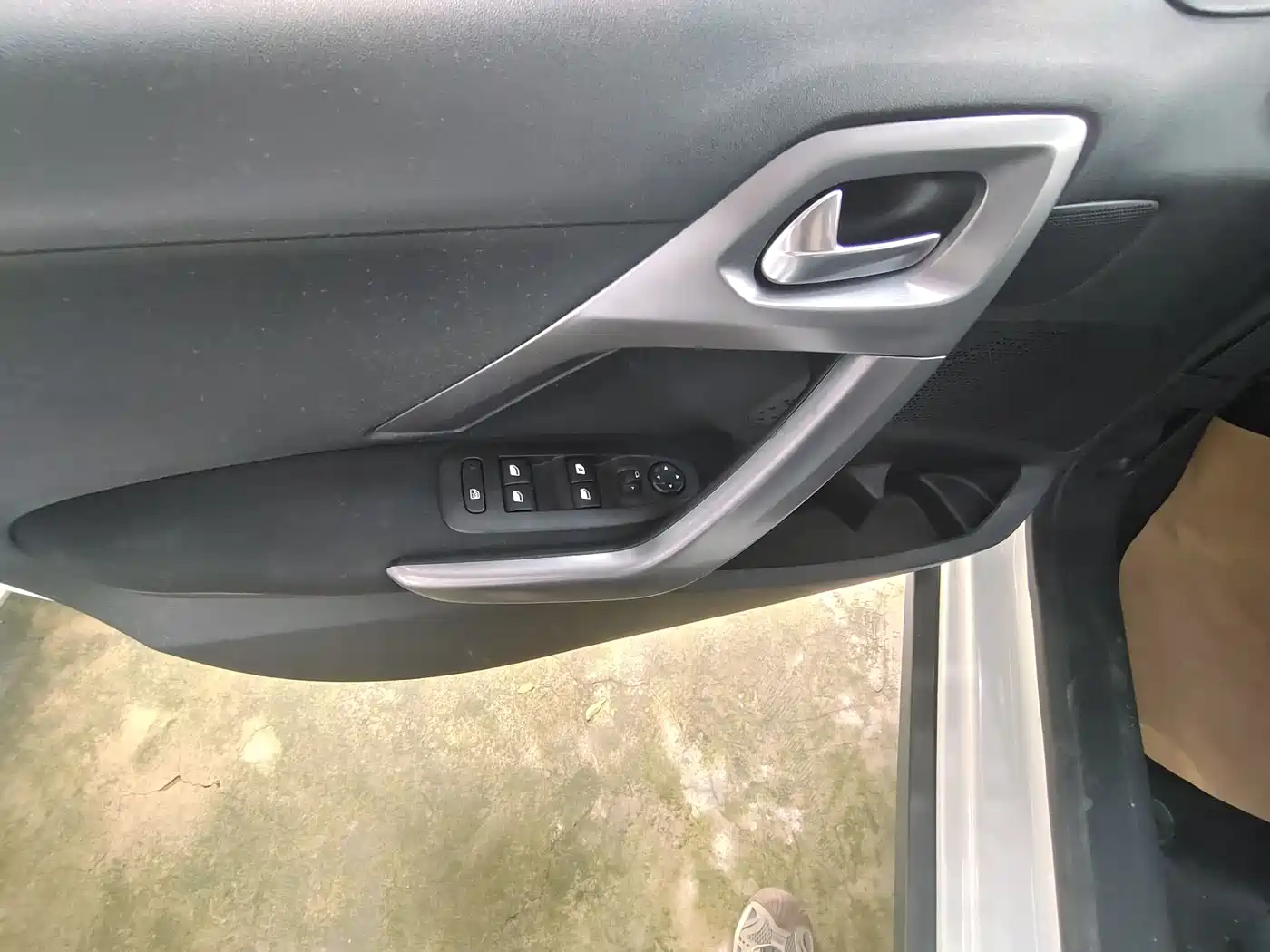 Peugeot 2008 2014 1.6L Automatic Fashion Edition фото 12